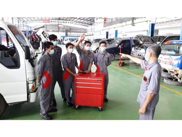 Tim Mekanik Astra Isuzu Palembang